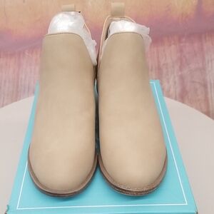 NEW Vepose Size 6 Tan Nubuck Ankle Boots